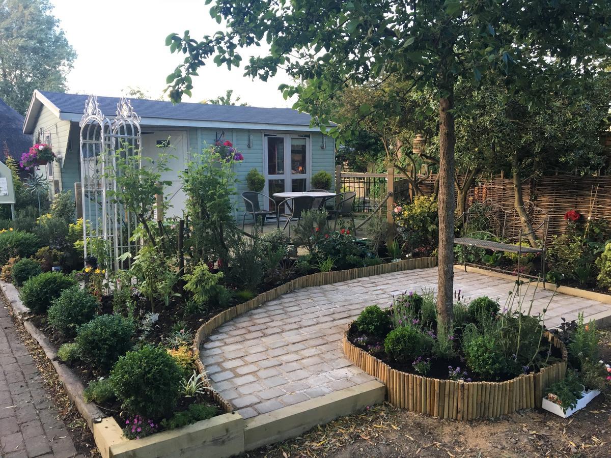 Takeley The Willows Guest House מראה חיצוני תמונה