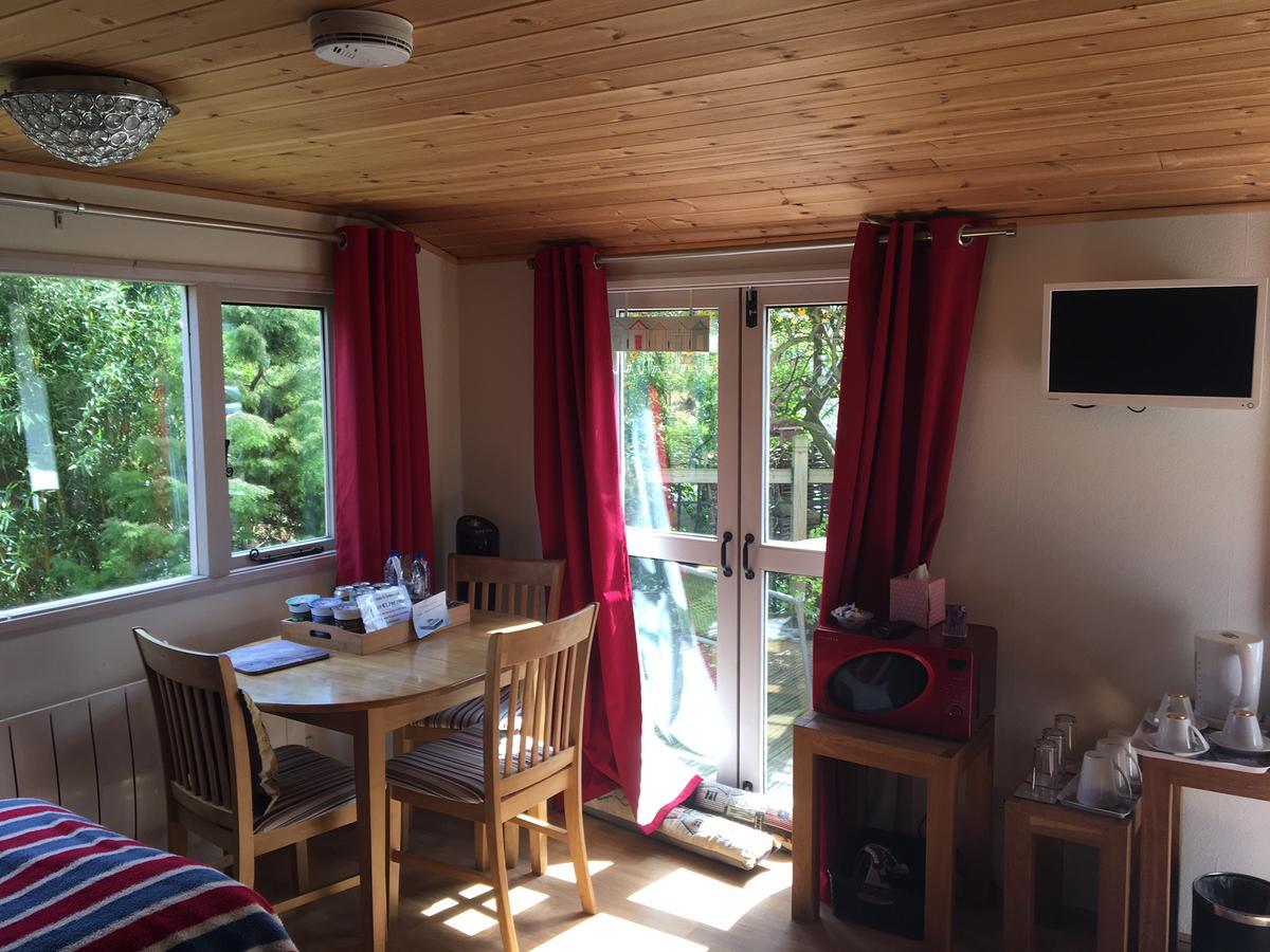 Takeley The Willows Guest House מראה חיצוני תמונה
