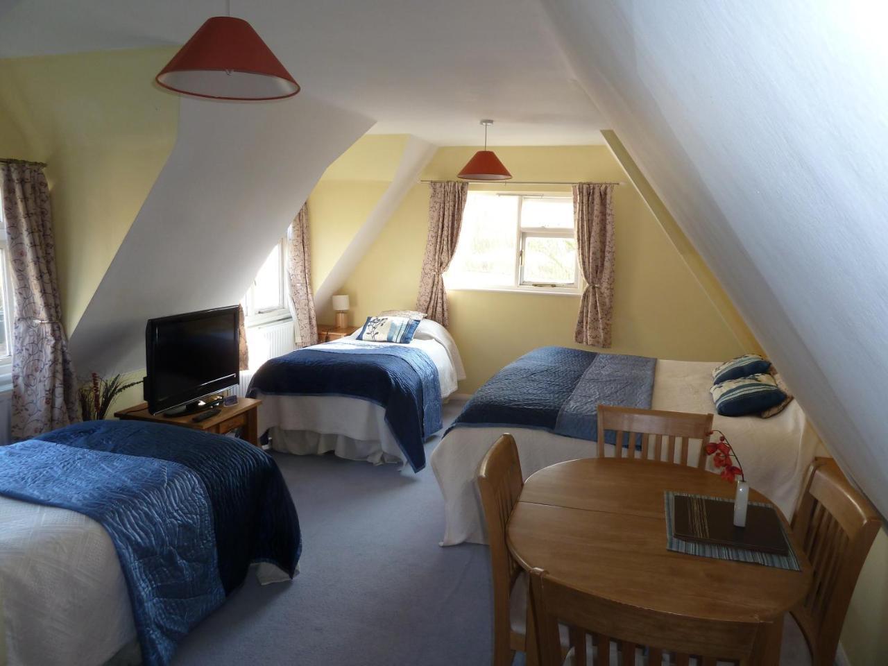 Takeley The Willows Guest House מראה חיצוני תמונה