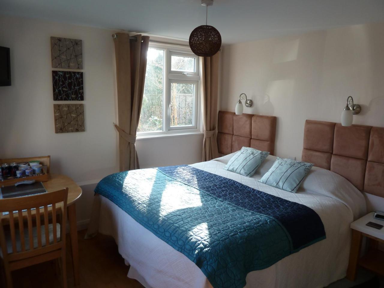 Takeley The Willows Guest House מראה חיצוני תמונה